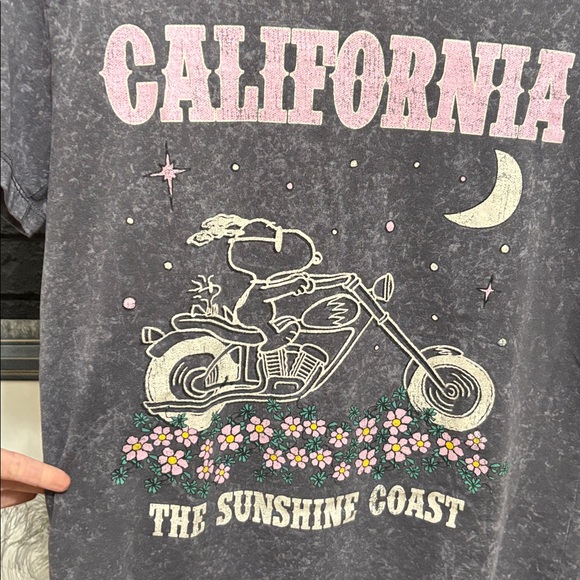 Peanuts Snoopy Graphic Gray T-Shirt California motorcycle print xs - Picture 2 of 5